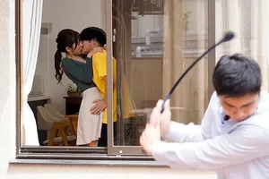 Thở hổn hển vì anh cứ xoạc sâu vào bướm em