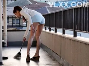 Gia sư quan hệ với học sinh và nhét đầy âm hộ của cô ấy bằng vật liệu sinh học
