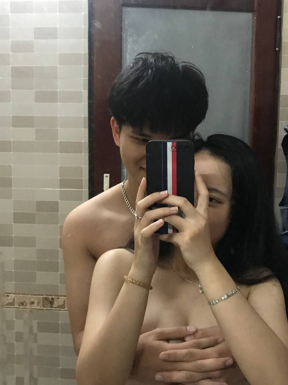 Giúp em đồng nghiệp có một đêm sướng lồn
